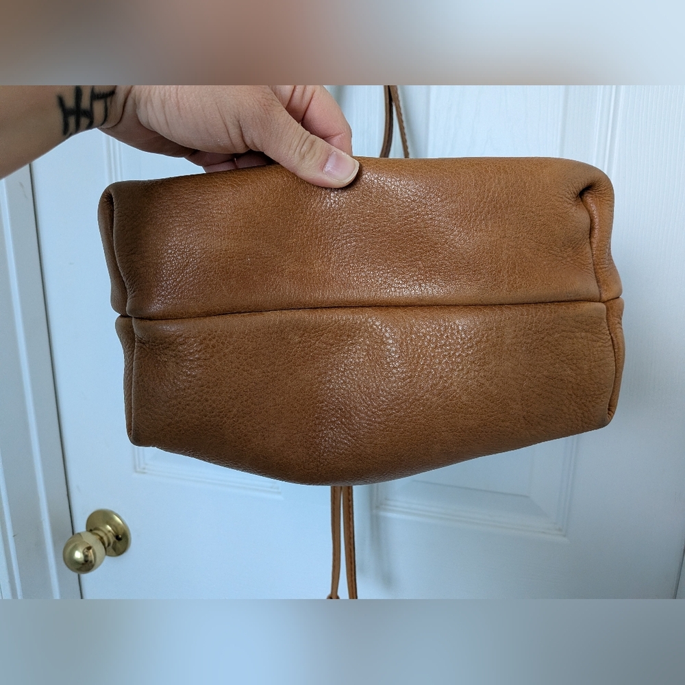 Portland Leather Dune Large Bucket Bag - Picture 5 of 7